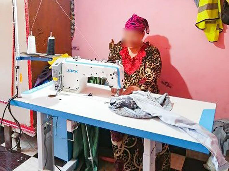 A sewing machine for an Egyptian mother 